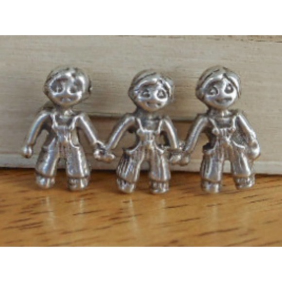 Vintage Sterling Children Holding Hands Pin - Picture 1 of 9